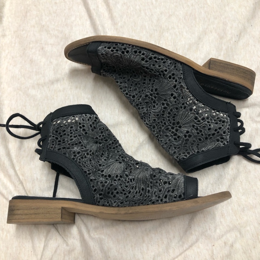 Musse and Cloud Eyelet Sandals Made in Spain size EU 38 US 7 Boho Summer Spring
